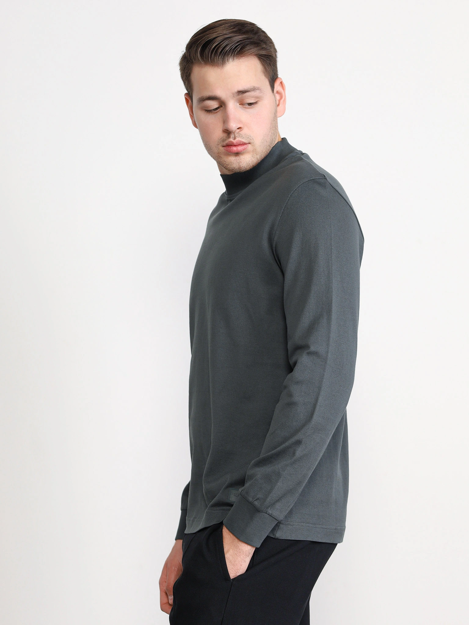 Футболка зеленого цвета из хлопка с длинным рукавом